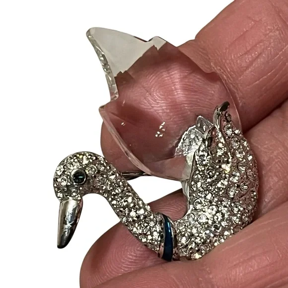 Vintage crystal and rhinestone Swan brooch with blue sapphire look accents - Picture 5 of 8